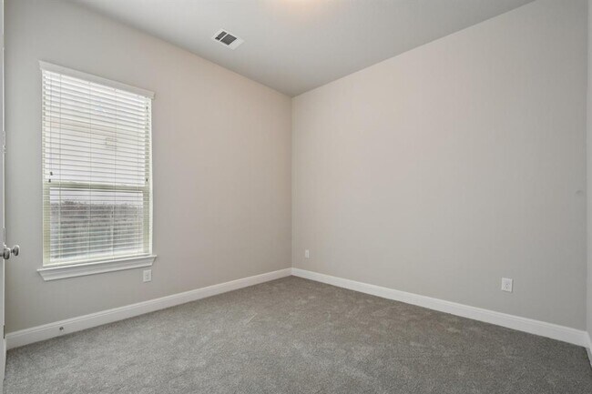 Building Photo - 22316 Verbena Pkwy