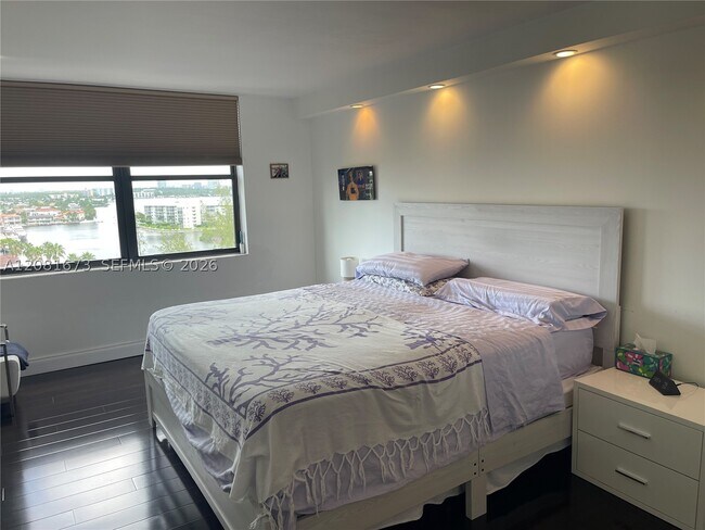 Building Photo - 18151 NE 31st Ct