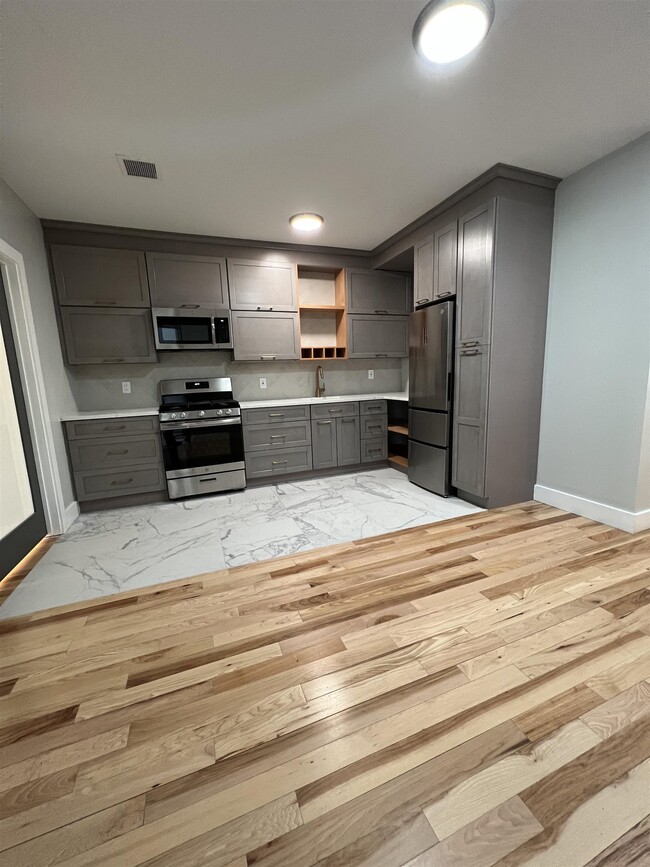 Building Photo - 12 Ivy Pl