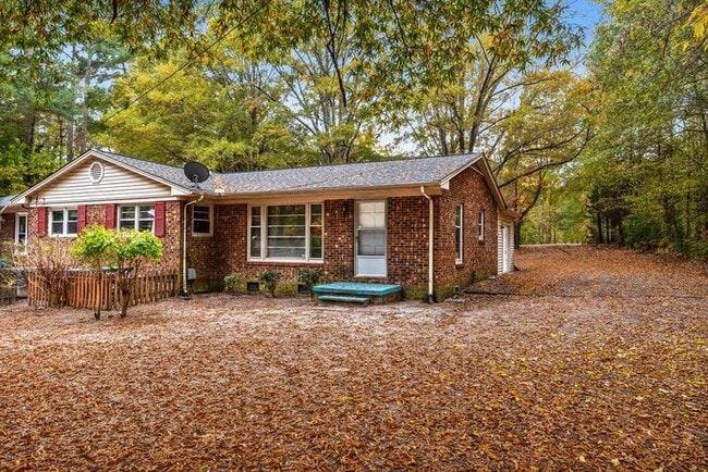 Building Photo - McLeansville - Minutes from Elon & Greensboro! Brick Duplex on a few Acres, Den, SS Appliances, F...