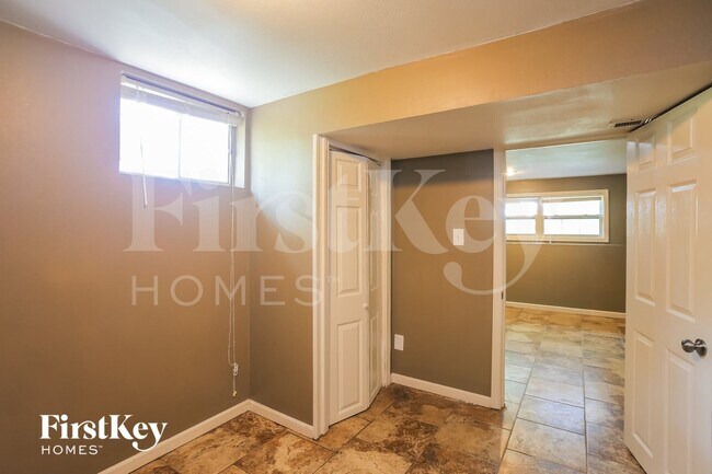 Building Photo - 16005 E Cogan Ln