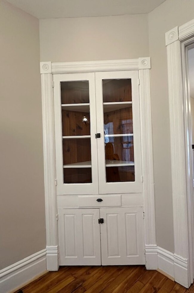 Building Photo - 4 Bedroom House in Tyrone Available June 1st