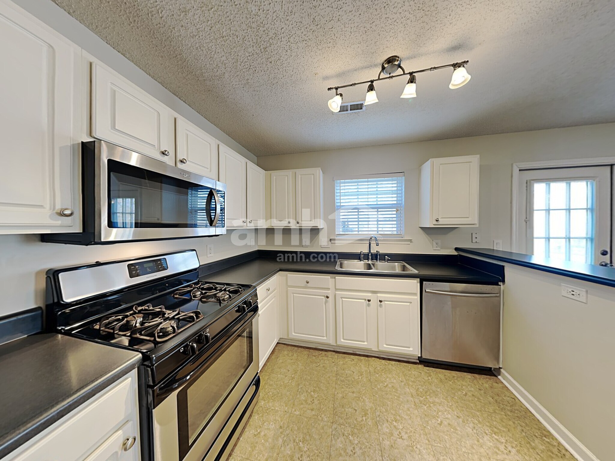 Building Photo - 8836 Laurel Run Dr