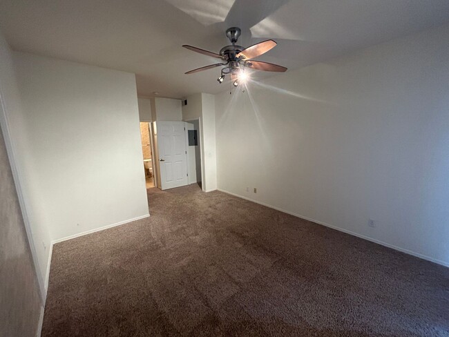 Building Photo - Nice 2 bedroom, 2 bath condo close to Fort...