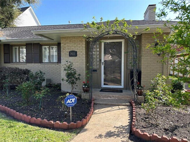 Primary Photo - 3923 Purdue St