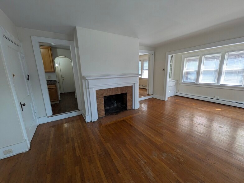 Building Photo - 608 Elmwood Ave