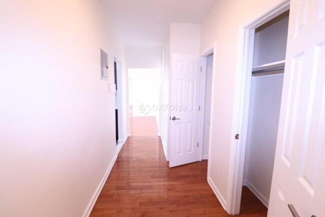 Building Photo - 2 bedroom in Queens NY 11354