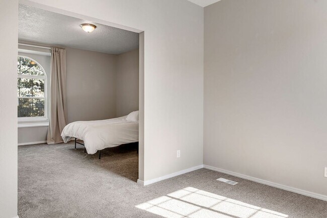 Building Photo - BSU 2 bedroom home