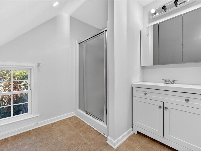 Building Photo - 3512 Castlebury Dr