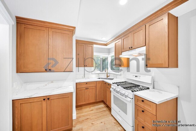 Building Photo - 5185 Olivewood Ave