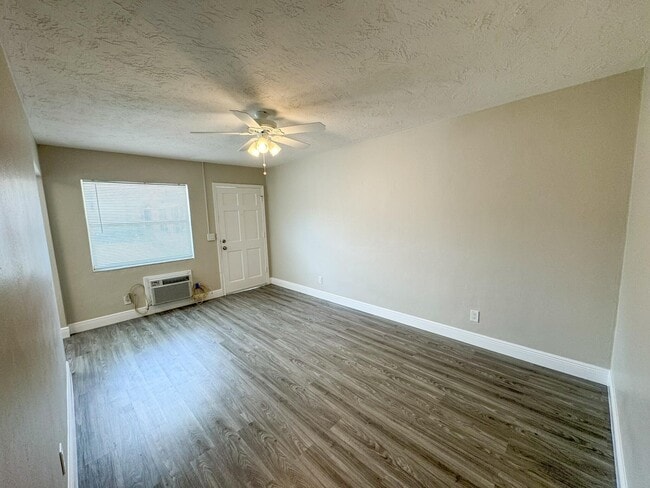 Building Photo - 908 14th St