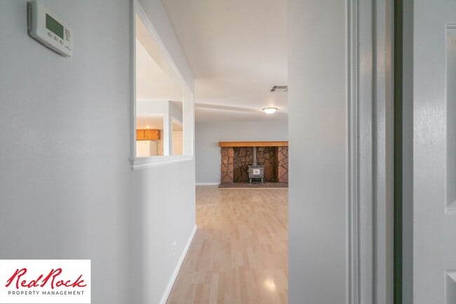 Building Photo - Bright & Spacious 3-Bed, 2-Bath Home in Wa...