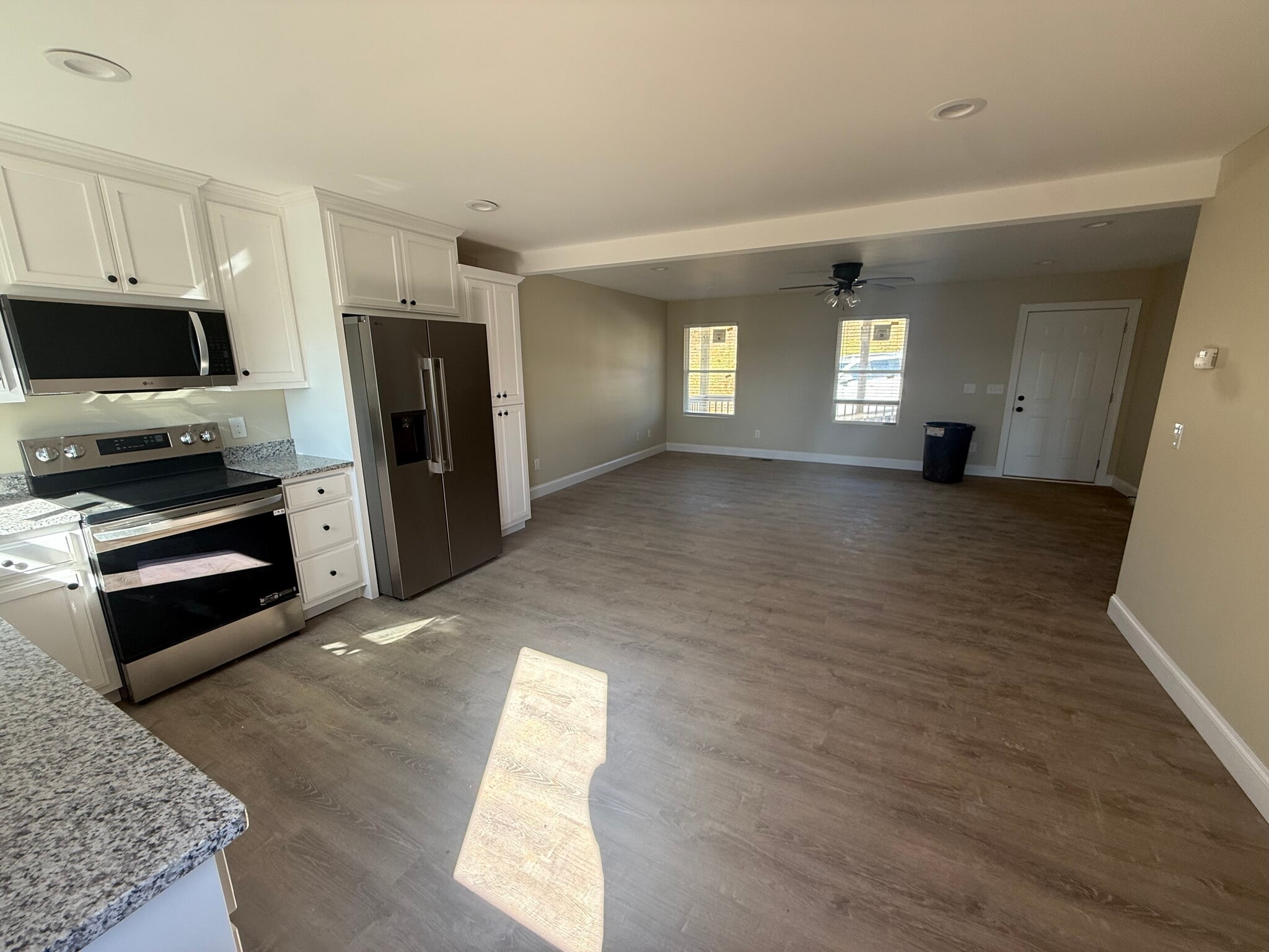 Building Photo - 425 Grand Oaks Ln