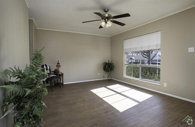 Building Photo - 1511 Milam Dr
