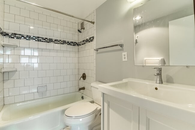 Building Photo - 4141 Henderson Rd