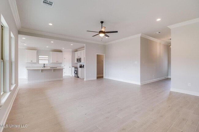 Building Photo - 15235 High Point Dr