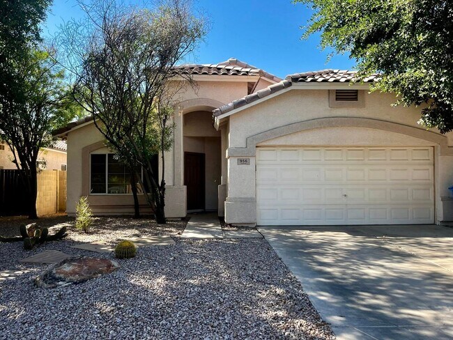 Building Photo - Remodeled Gilbert home