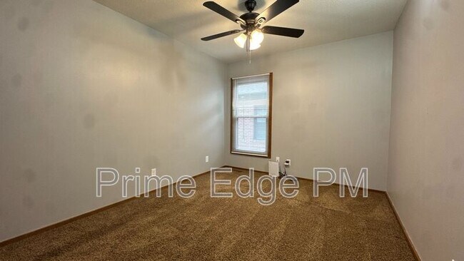 Building Photo - 1821 Ridgehaven Ct