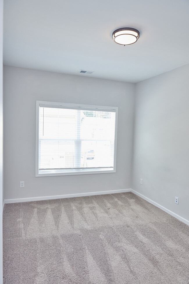 Building Photo - 2890 Regal Park Dr NW