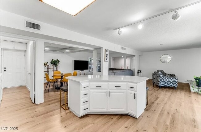 Building Photo - 4765 Monterrey Ave