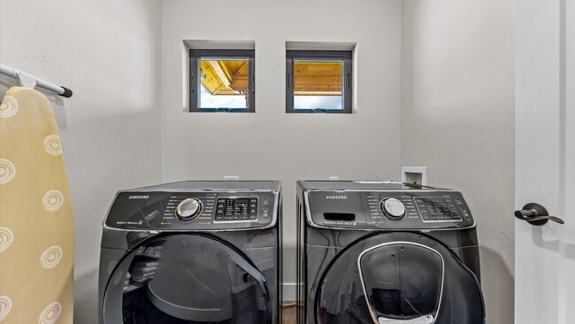 Building Photo - 2545 Fryingpan Dr