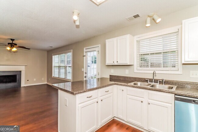 Building Photo - 391 Greystone Pkwy