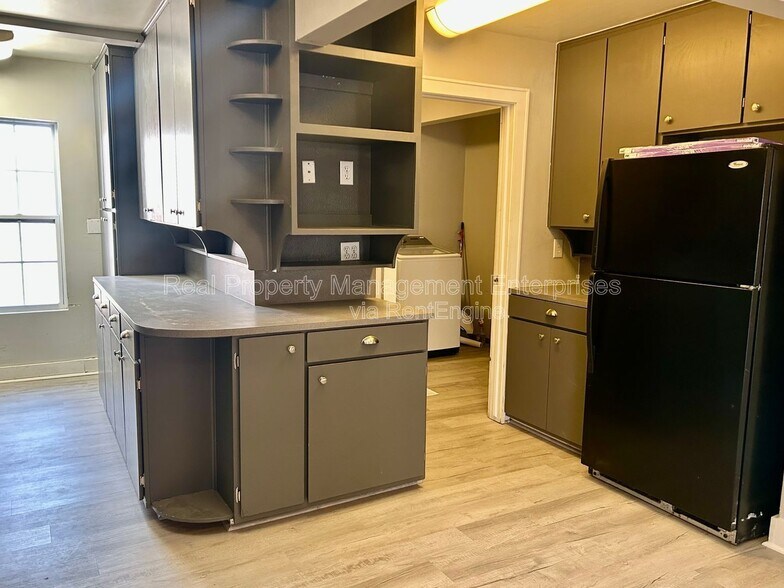 Building Photo - 2519 W Park Pl