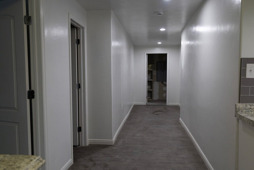 Building Photo - 1066 Searle Ln