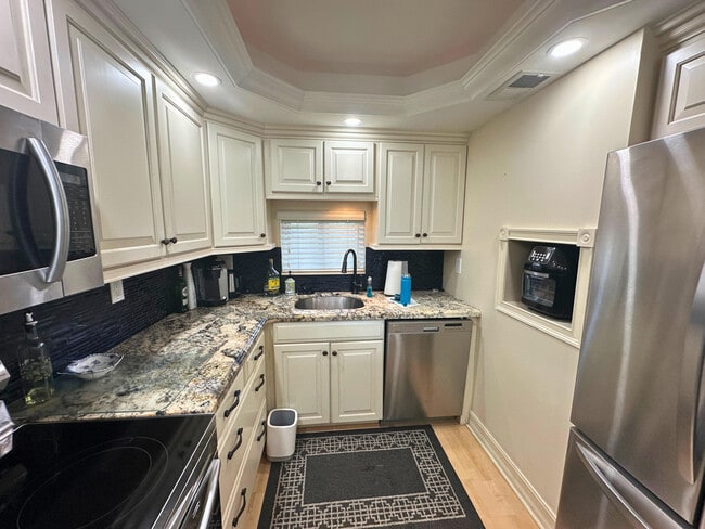 Building Photo - 8921 S Hollybrook Blvd