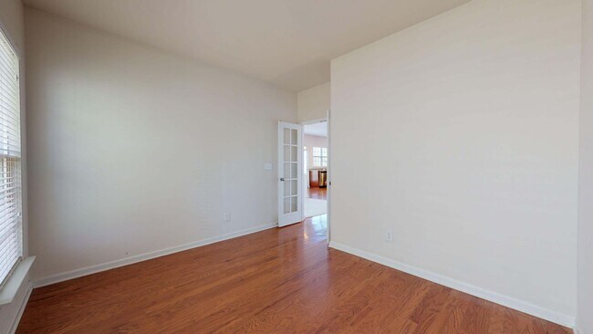 Building Photo - Beautiful 4 Bedroom Home in the vibrant city of Raleigh!