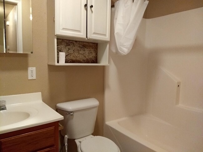 Building Photo - 202 Timbercrest Ct