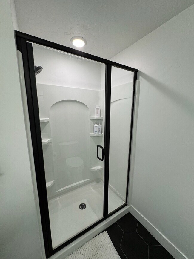 Building Photo - "Spacious 4-Bed Townhouse with Scenic Views & Rooftop Patio in American Fork!"