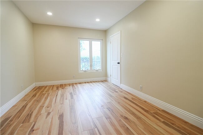 Building Photo - 16608 Park Ln Cir