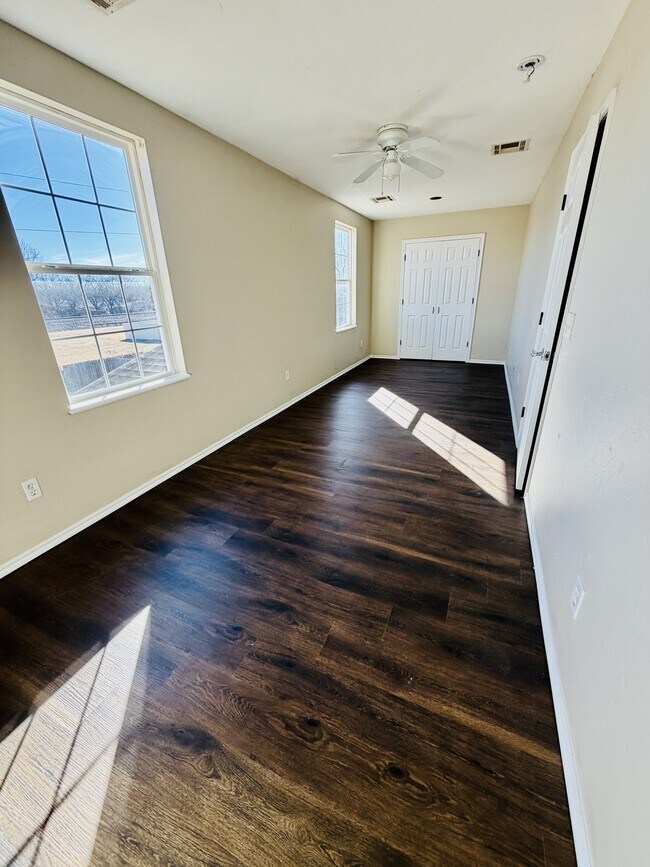 Building Photo - 408 Sterling Pointe Way