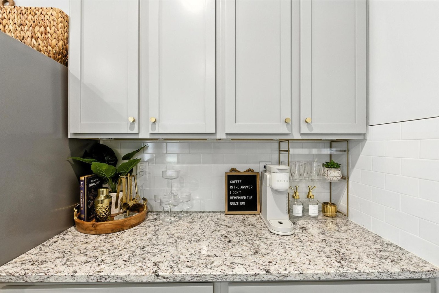 Building Photo - 611 W Vincent Dr