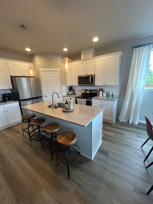 Building Photo - Beautifully Furnished Brand New 5 Bedroom ...