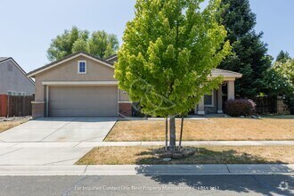 Building Photo - 4 bedroom, 2 bathroom home in Plumas Lake