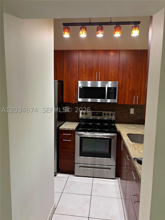 Building Photo - 13935 SW 93rd Ln