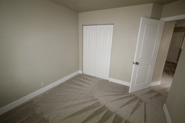 Building Photo - dou499