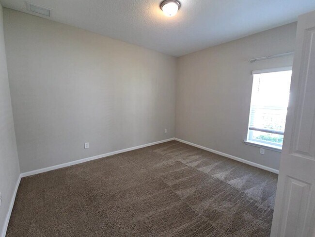 Building Photo - 312 Clarys Run