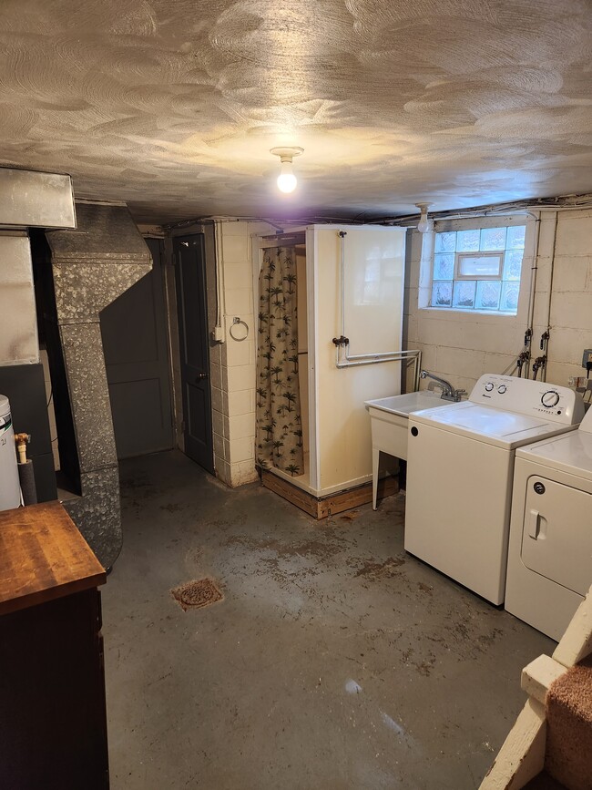 Basement area with washer and dryer - 528 Montclair St