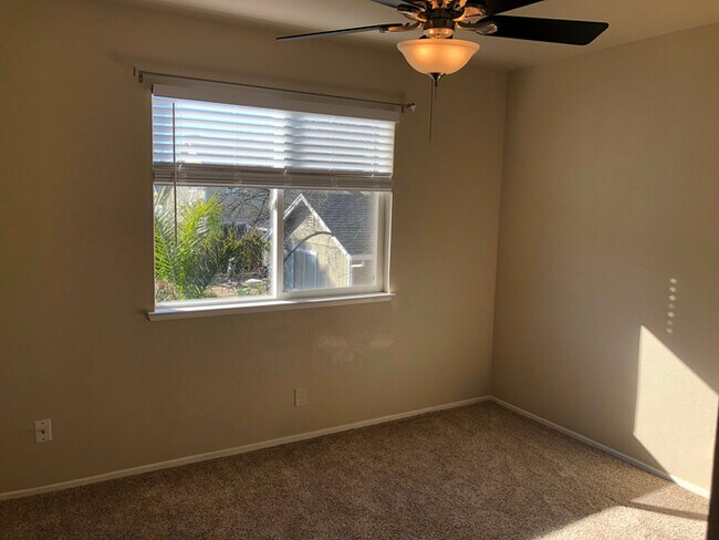 Building Photo - Cozy & Well-Maintained Home in a Peaceful ...