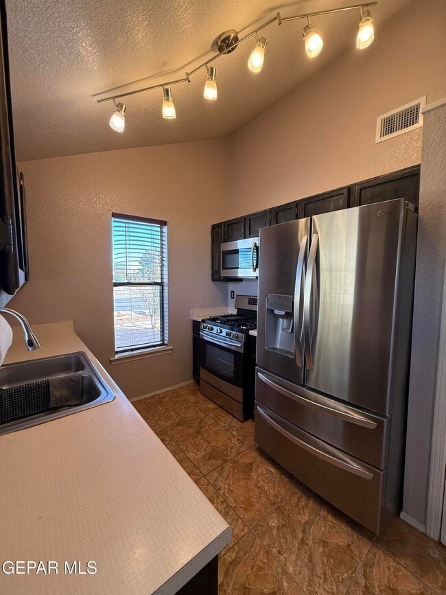 Building Photo - 15327 Woodhill Ct