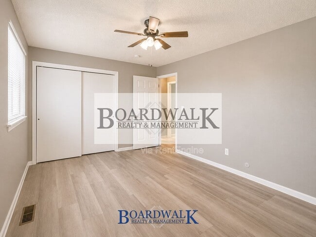 Building Photo - 572 400 N