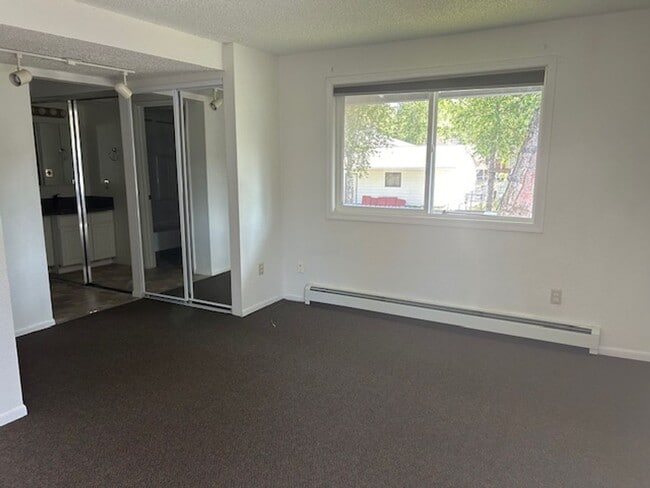 Building Photo - 2262 square foot 4/2.5/2 home