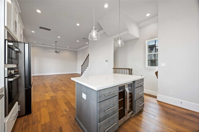 Building Photo - 826 Cage St