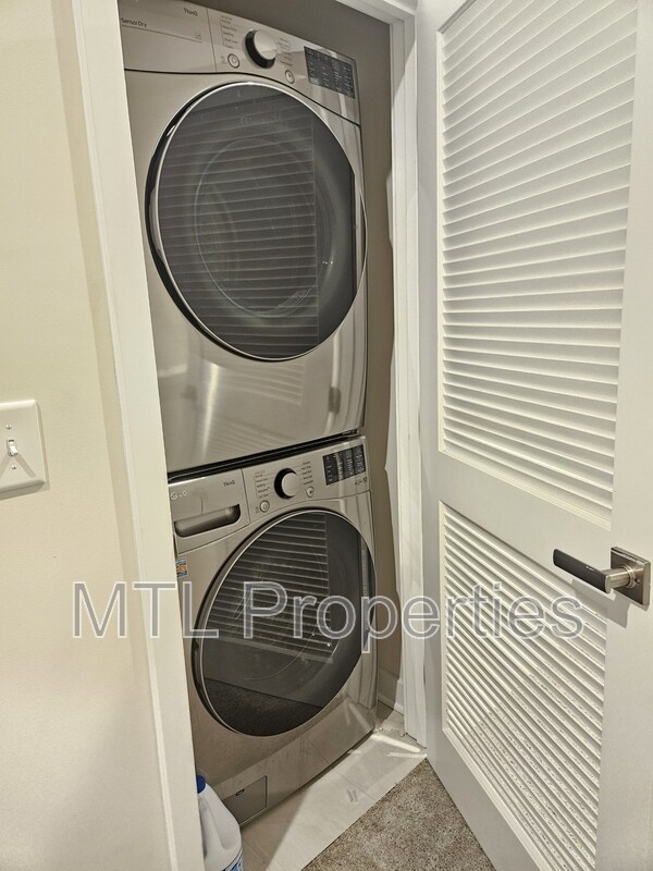 Building Photo - 3712 Ellington St