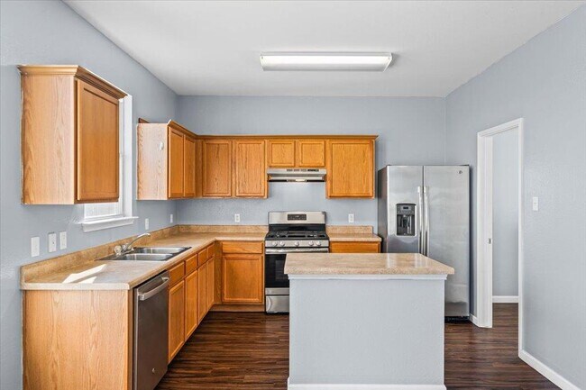 Building Photo - 396 Feathergrass Dr