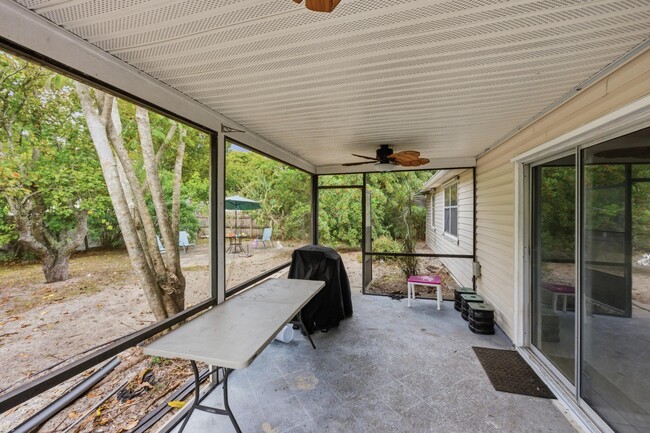 Building Photo - 1258 SW Cynthia St