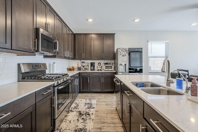 Building Photo - 9935 E Thornbush Ave